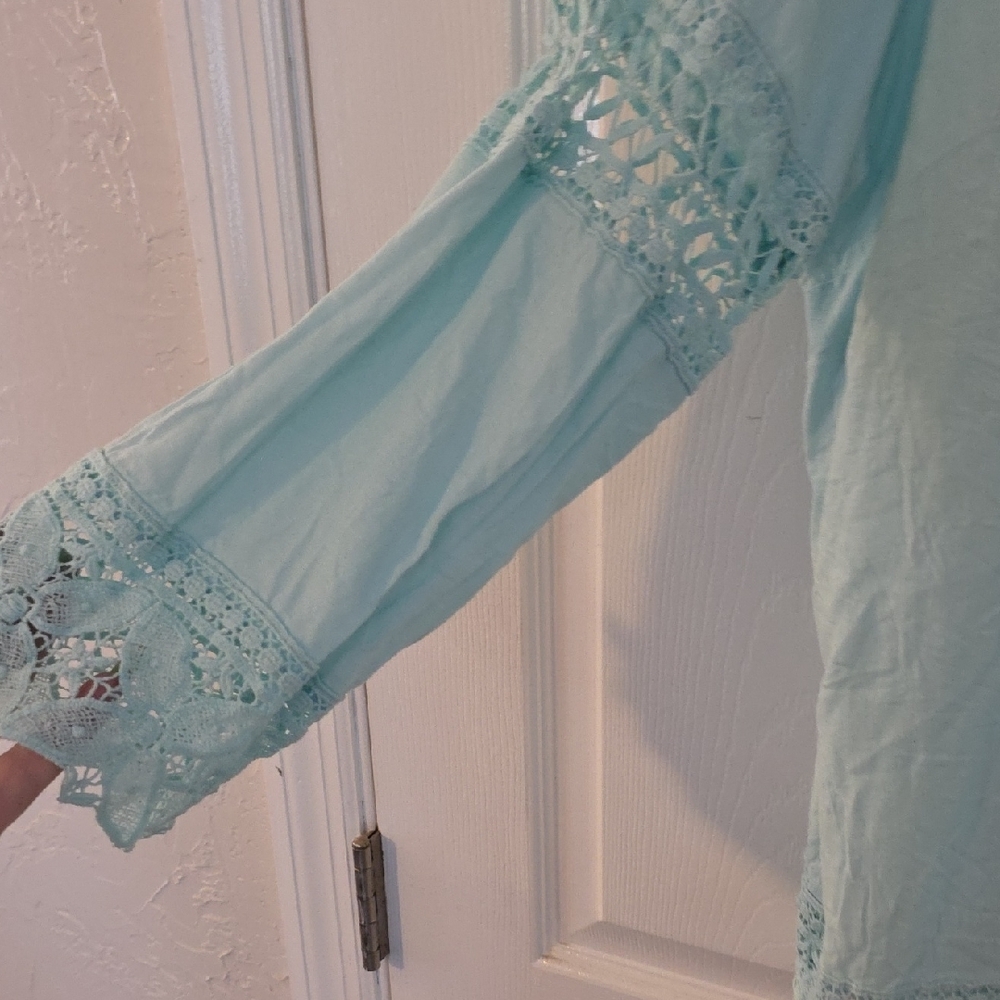 Lucy & Laurel Aqua Lace Blouse - Picture 4 of 5